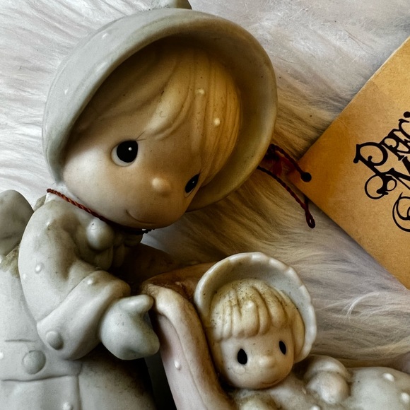 Precious moment figurine January 1987 tags attached pristine condition - Picture 5 of 9